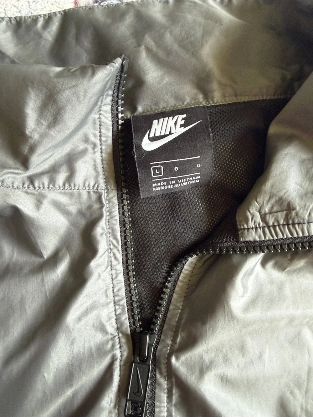 Nike Women’s Gray and Black Colorblock Windbreaker Jacket